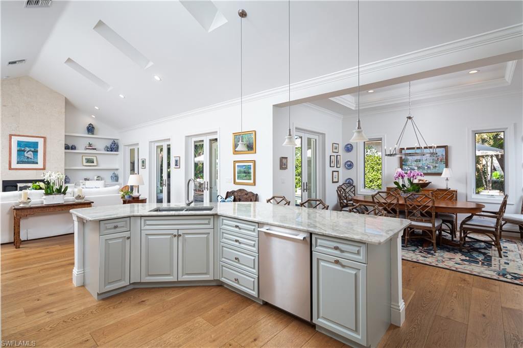 MOORINGS - Residential