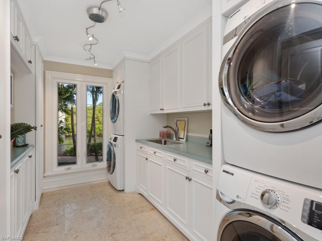 SOUTHPOINTE YACHT CLUB - Residential