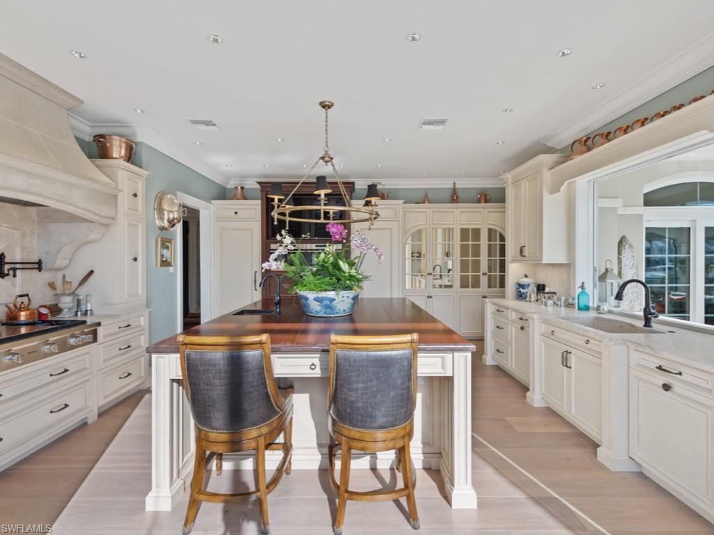 SOUTHPOINTE YACHT CLUB - Residential