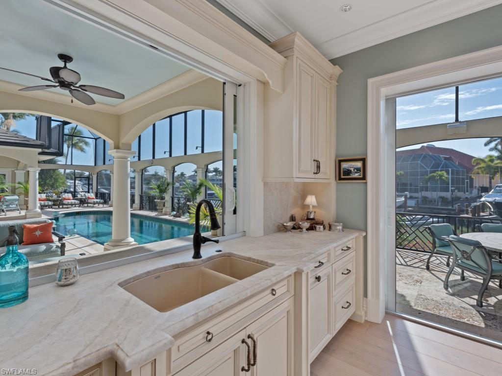 SOUTHPOINTE YACHT CLUB - Residential