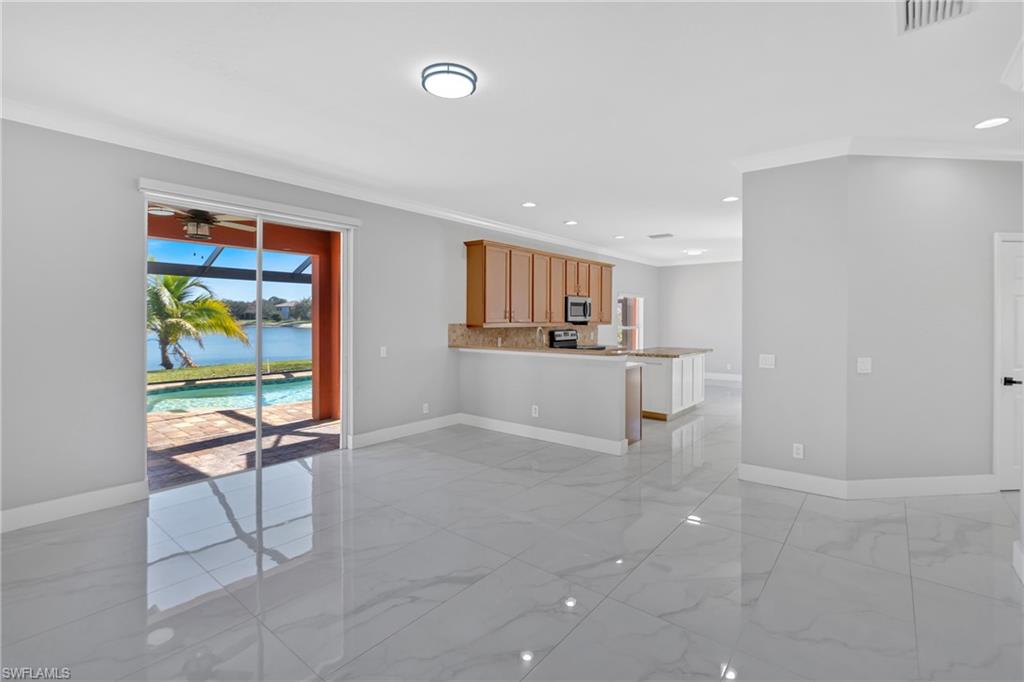 VALENCIA LAKES - Residential