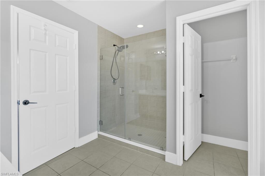 VALENCIA LAKES - Residential