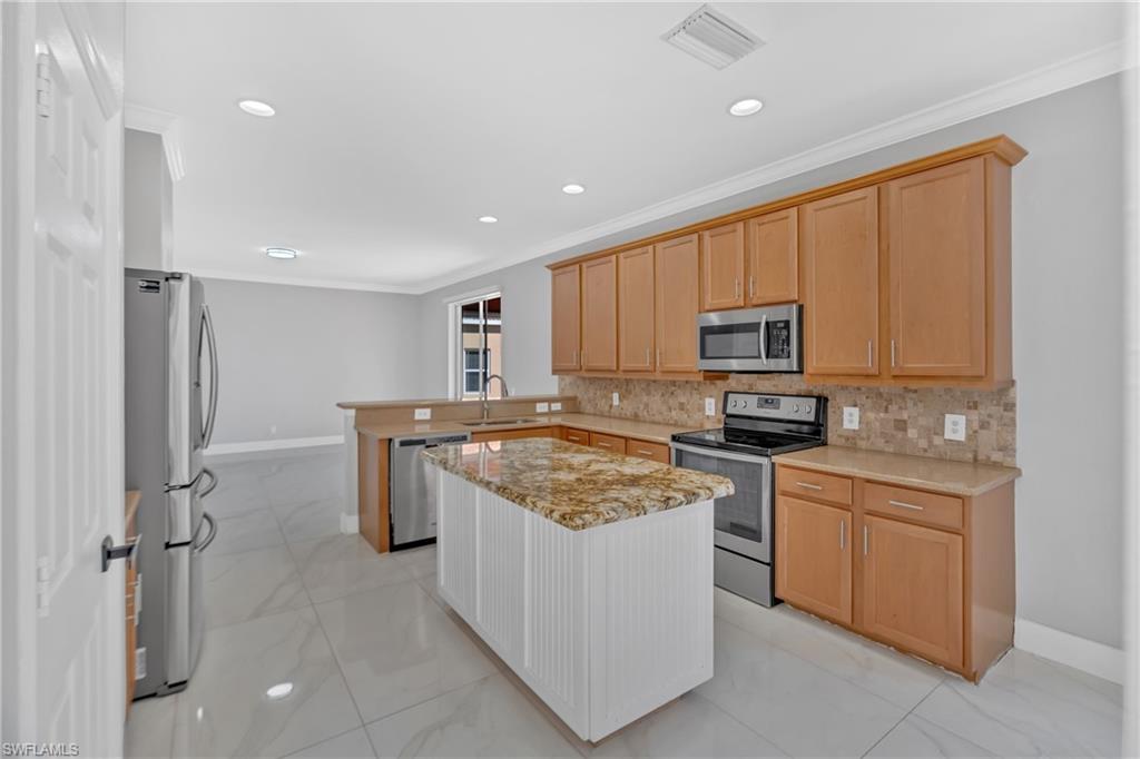 VALENCIA LAKES - Residential