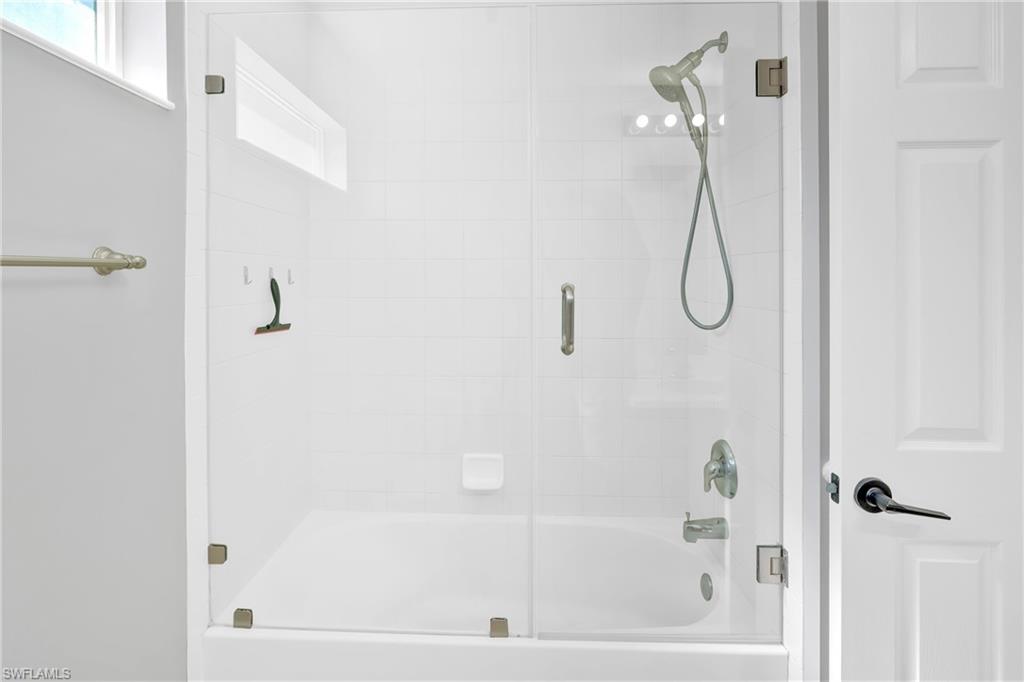 VALENCIA LAKES - Residential