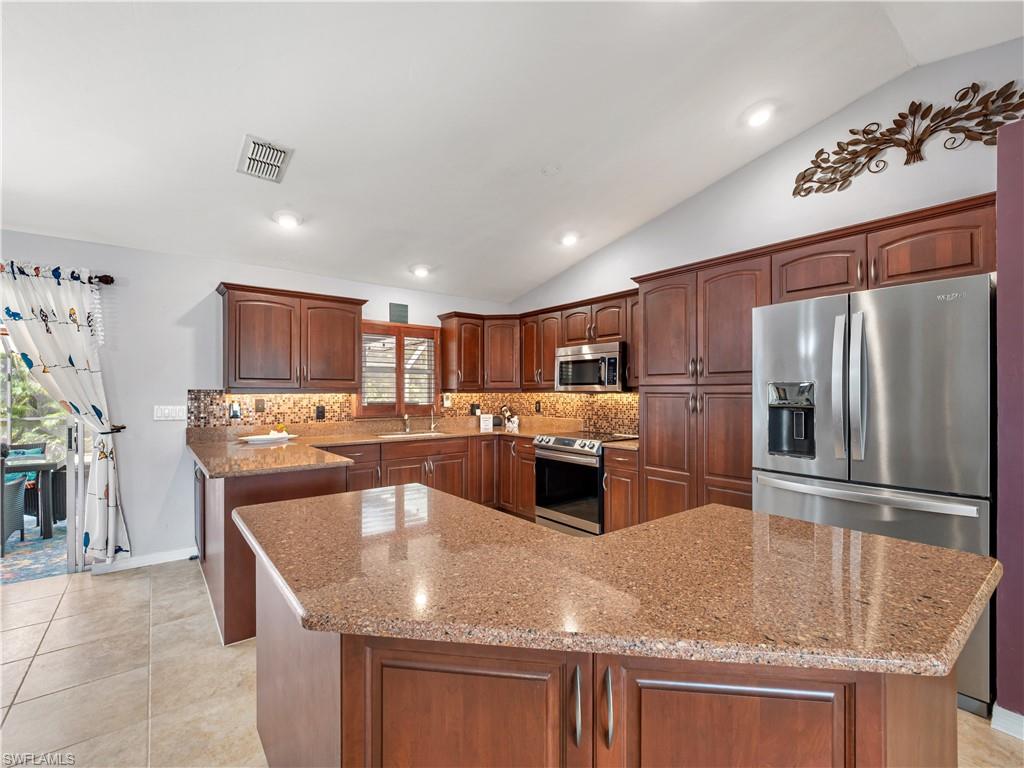 CAPE CORAL - Residential