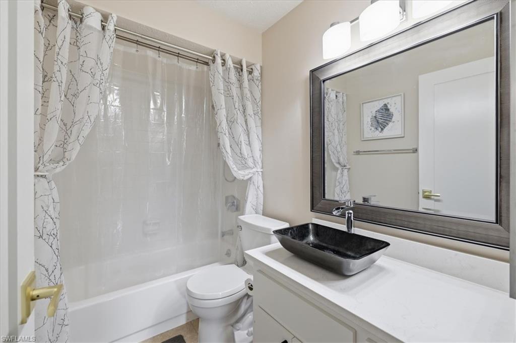 COMMODORE CONDO - Residential