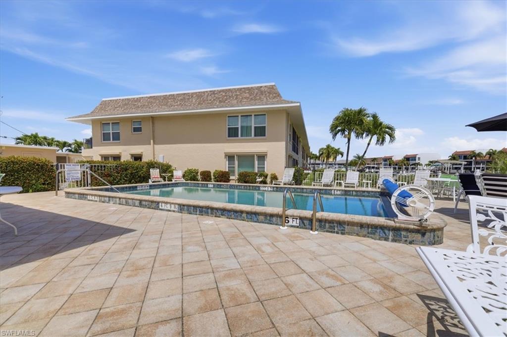 COMMODORE CONDO - Residential