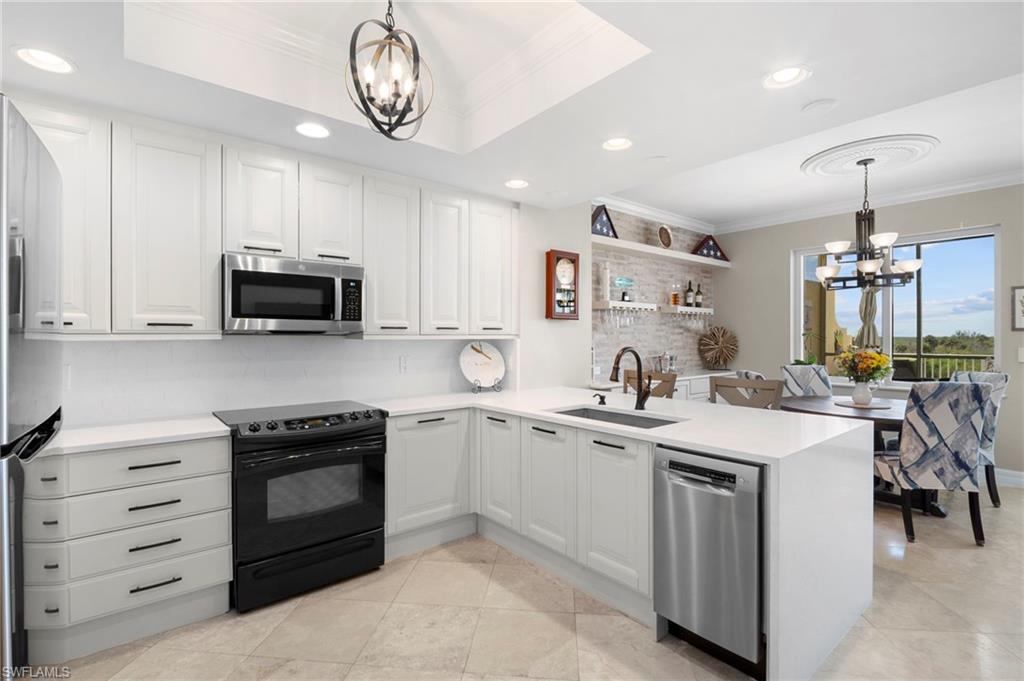 4761 West Bay BLVD 202