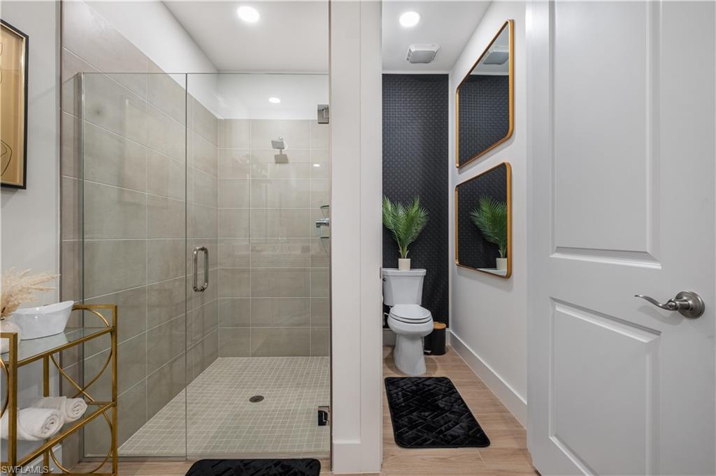 SEVEN SHORES - Residential Lease