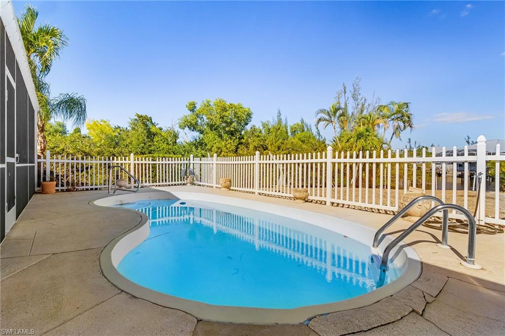 CHARLOTTE SHORES - Residential