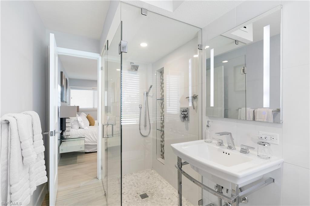 FIFTH AVENUE BEACH CLUB - Residential