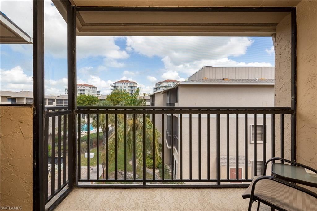 TOWN HOUSE SQUARE - Residential