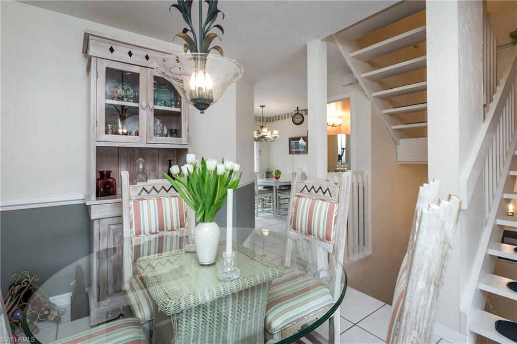 TOWN HOUSE SQUARE - Residential