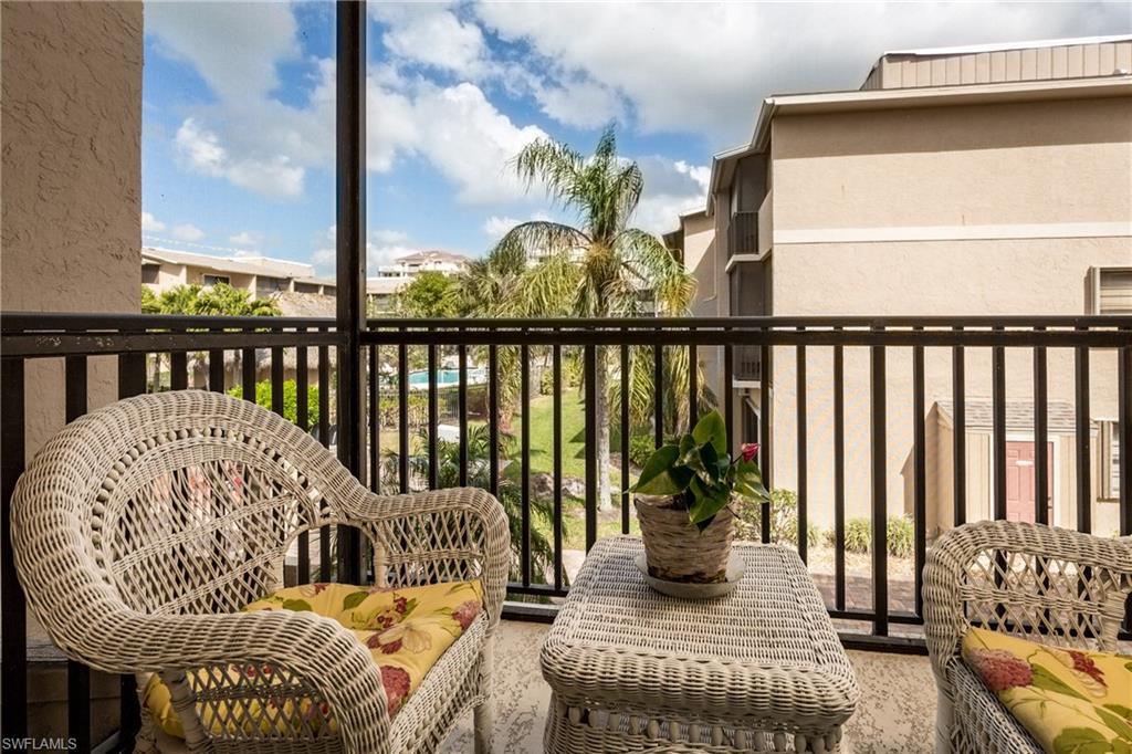 TOWN HOUSE SQUARE - Residential