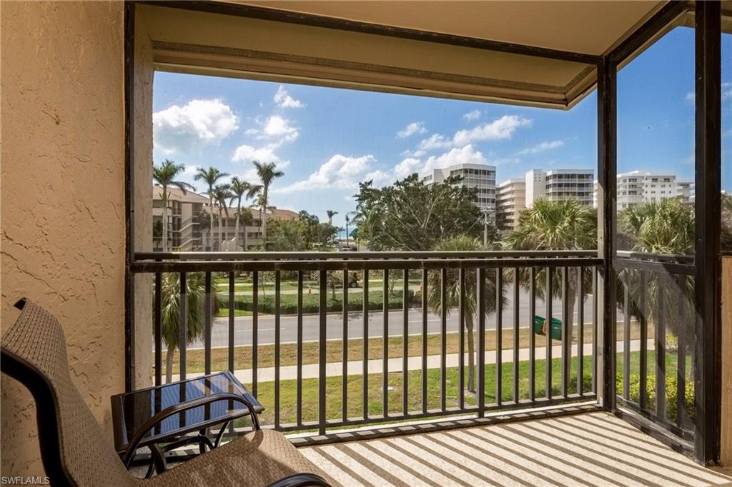 TOWN HOUSE SQUARE - Residential