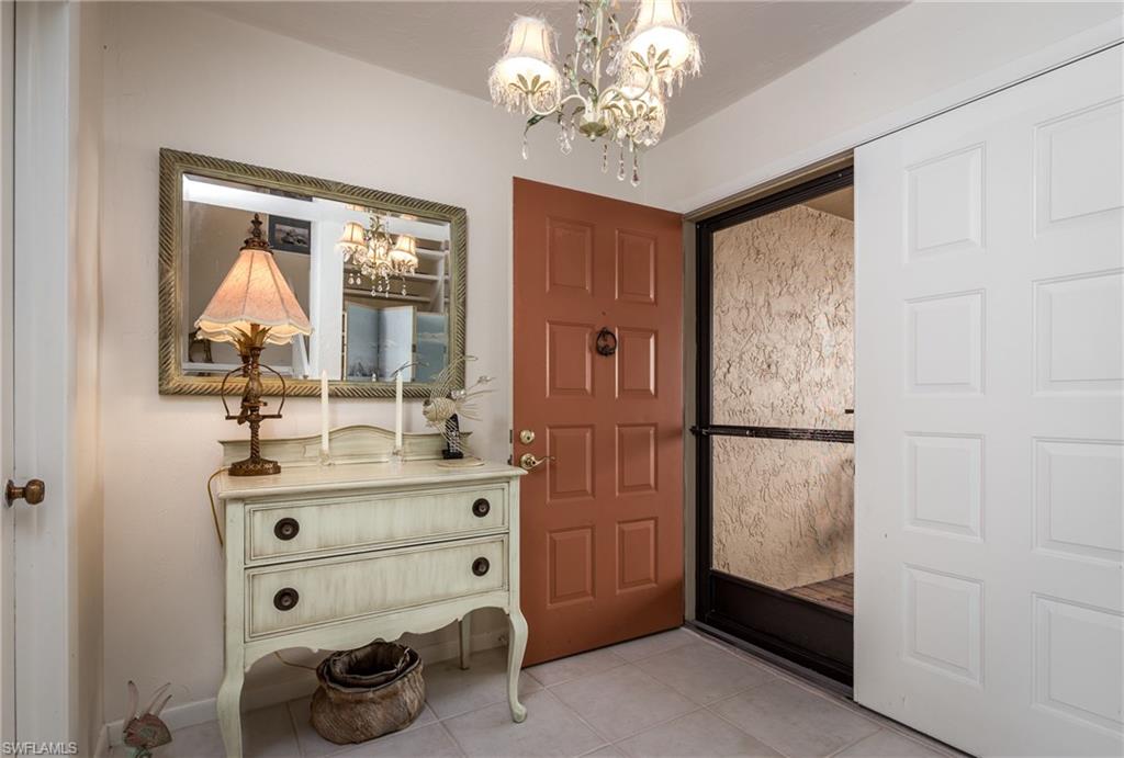 TOWN HOUSE SQUARE - Residential