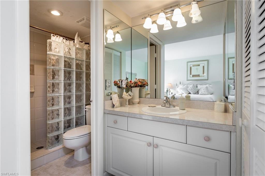 TOWN HOUSE SQUARE - Residential