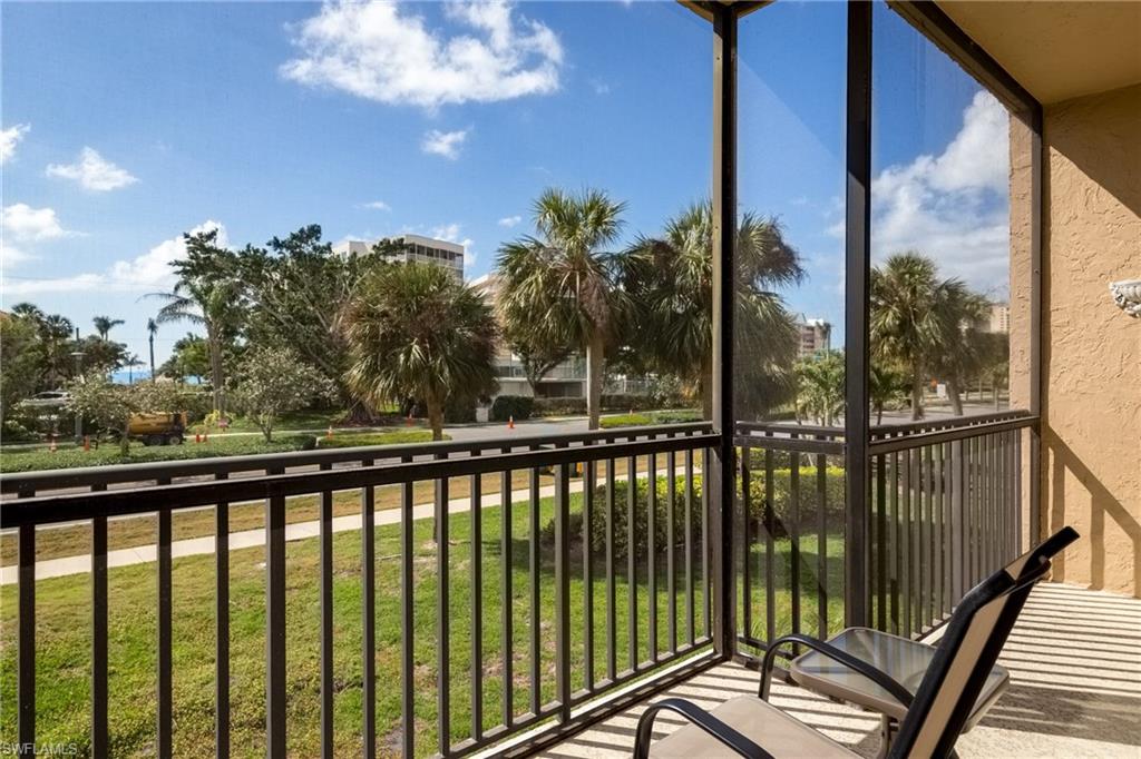 TOWN HOUSE SQUARE - Residential