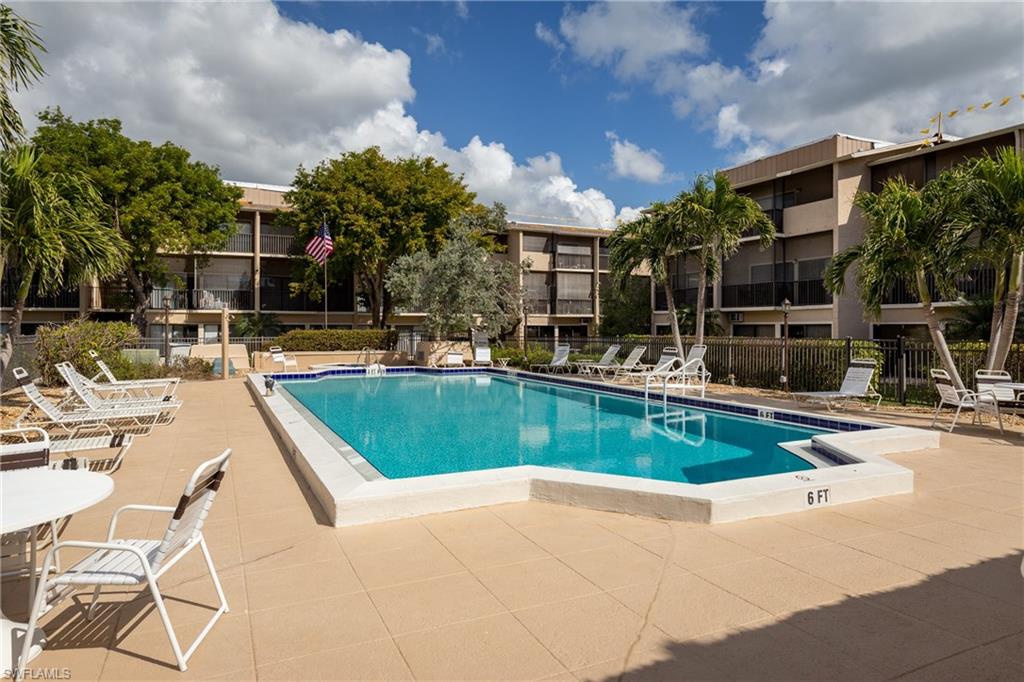 TOWN HOUSE SQUARE - Residential