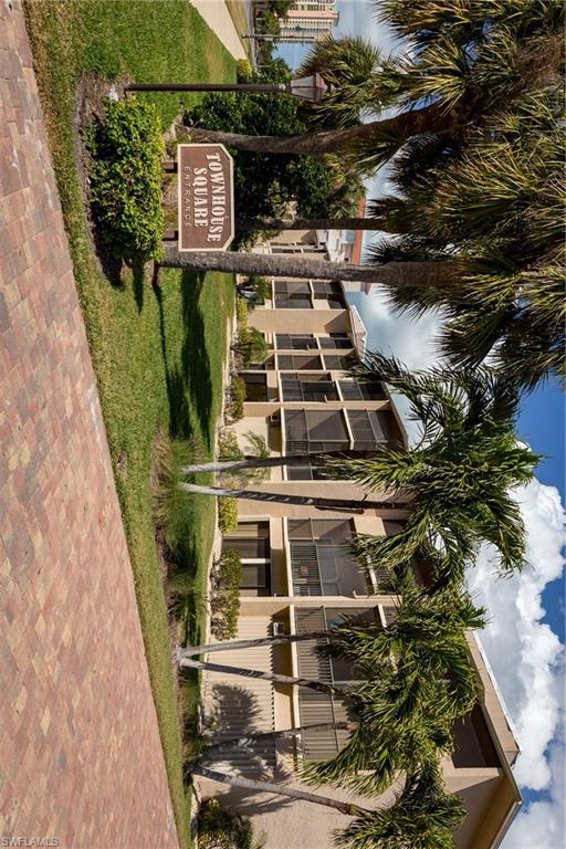 TOWN HOUSE SQUARE - Residential