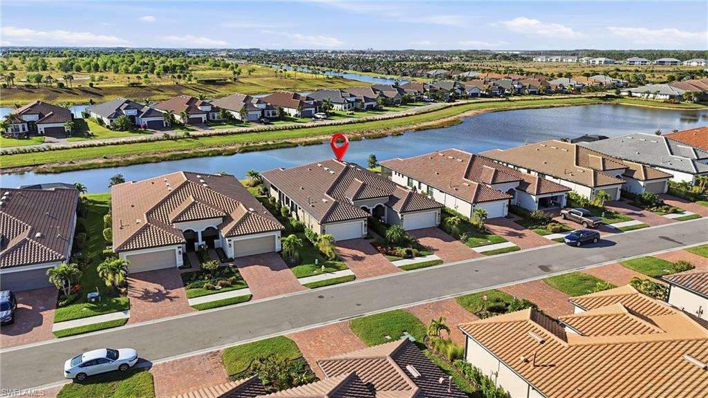 ESPLANADE LAKE CLUB - Residential