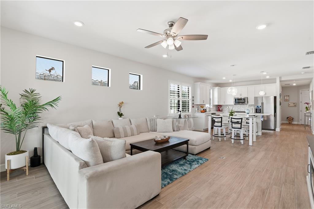 ESPLANADE LAKE CLUB - Residential