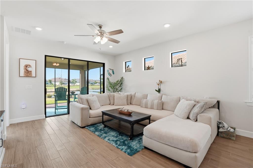 ESPLANADE LAKE CLUB - Residential