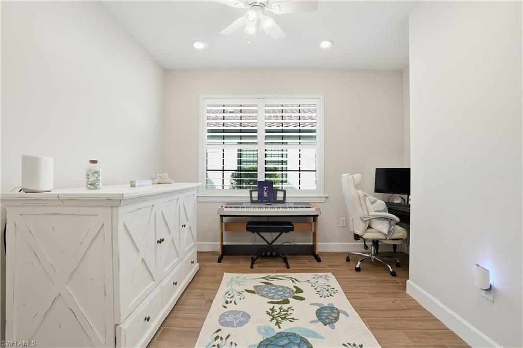 ESPLANADE LAKE CLUB - Residential