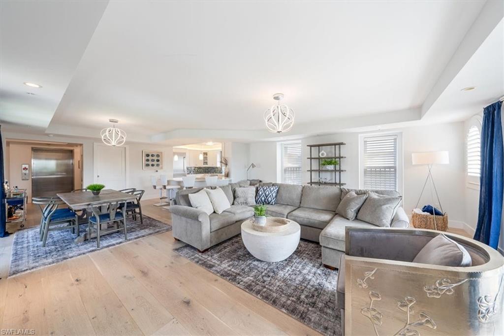 ESMERALDA ON EIGHTH - Residential