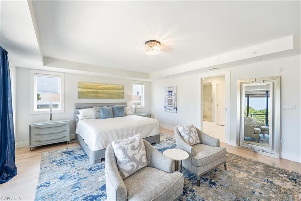 ESMERALDA ON EIGHTH - Residential