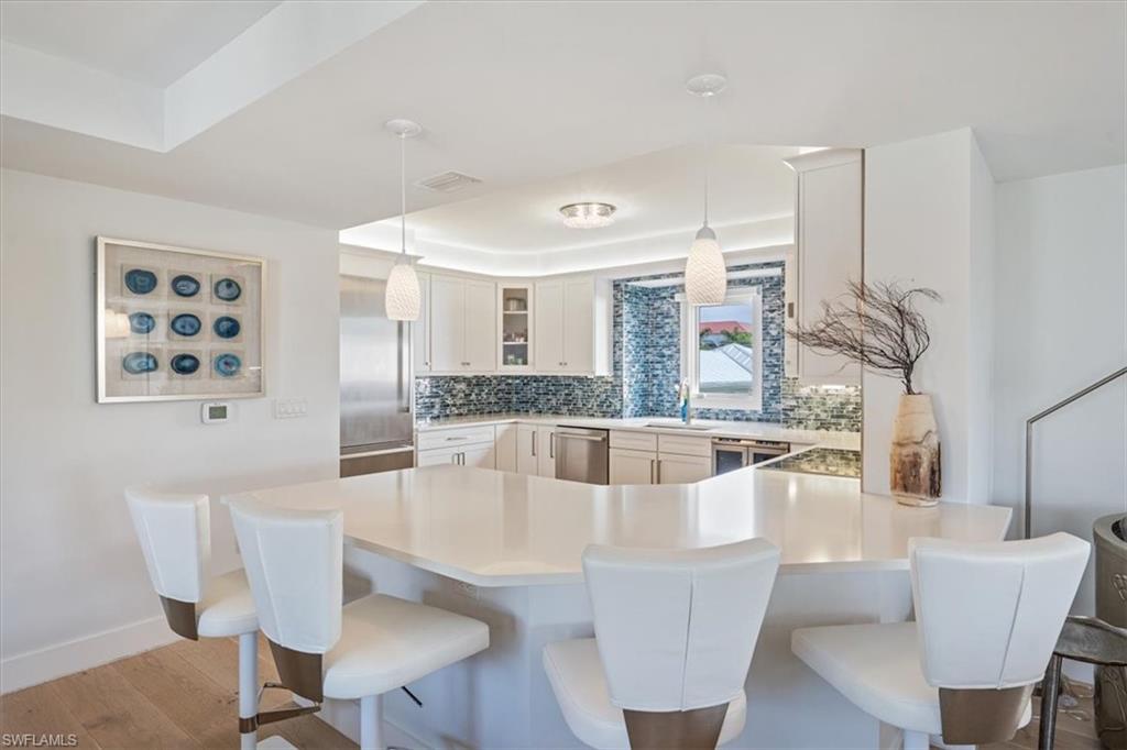 ESMERALDA ON EIGHTH - Residential