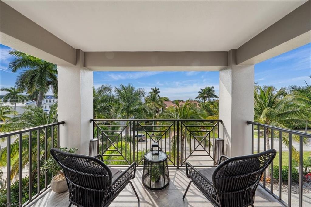 ESMERALDA ON EIGHTH - Residential