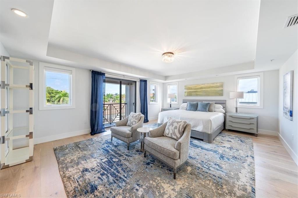 ESMERALDA ON EIGHTH - Residential