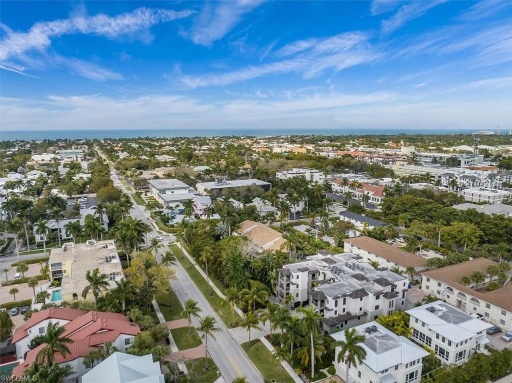 ESMERALDA ON EIGHTH - Residential