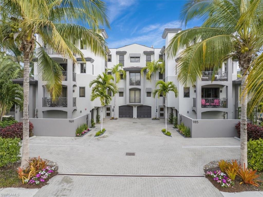 ESMERALDA ON EIGHTH - Residential