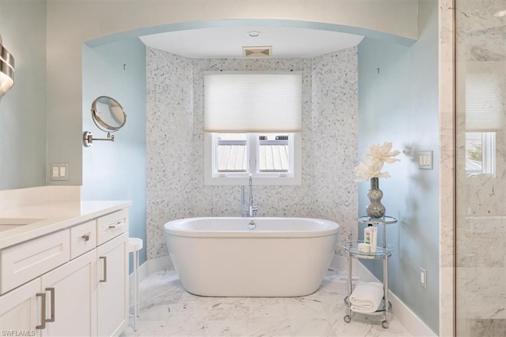 ESMERALDA ON EIGHTH - Residential