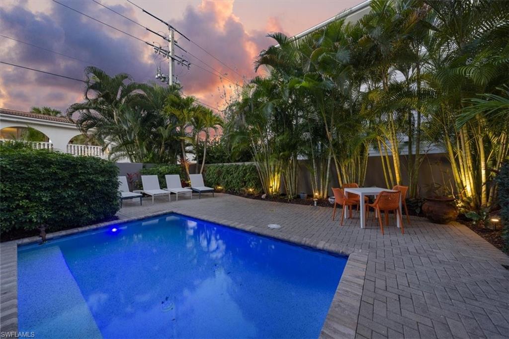 ESMERALDA ON EIGHTH - Residential