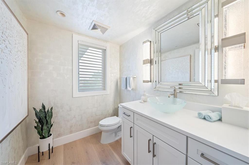 ESMERALDA ON EIGHTH - Residential