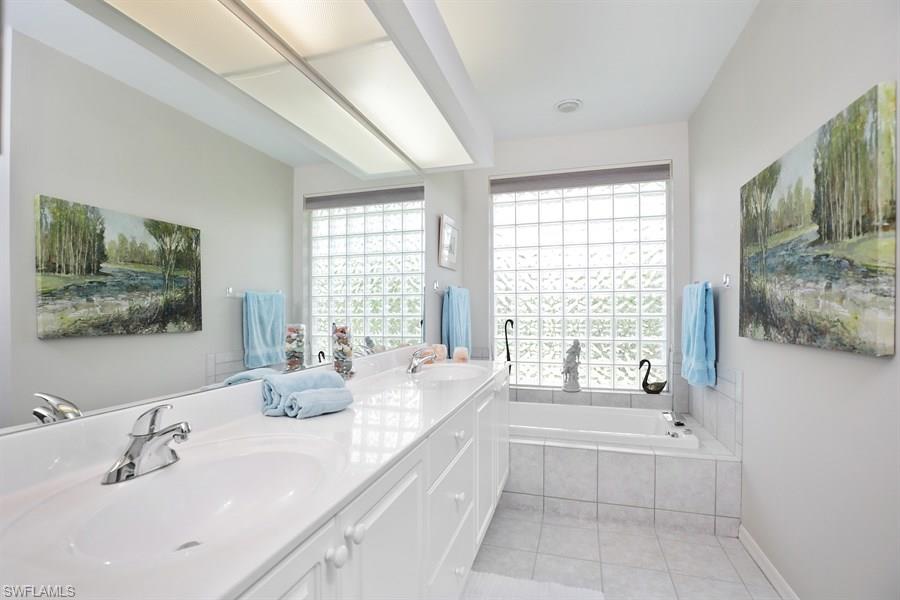 LONGSHORE LAKE - Residential