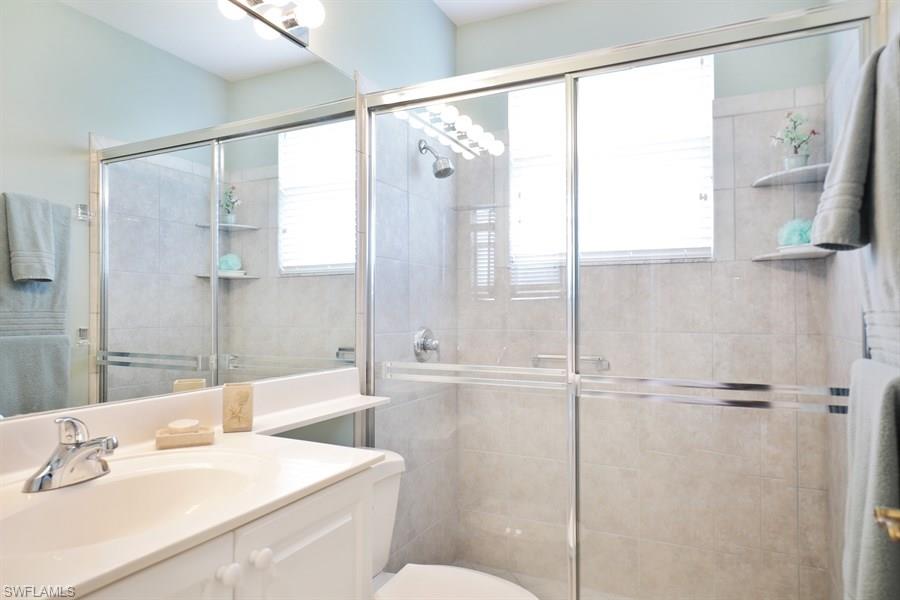 LONGSHORE LAKE - Residential