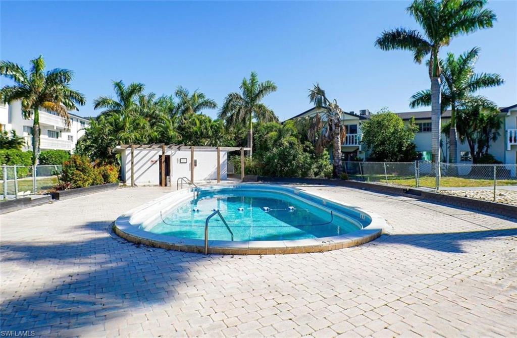 WINDSOR WEST - Residential