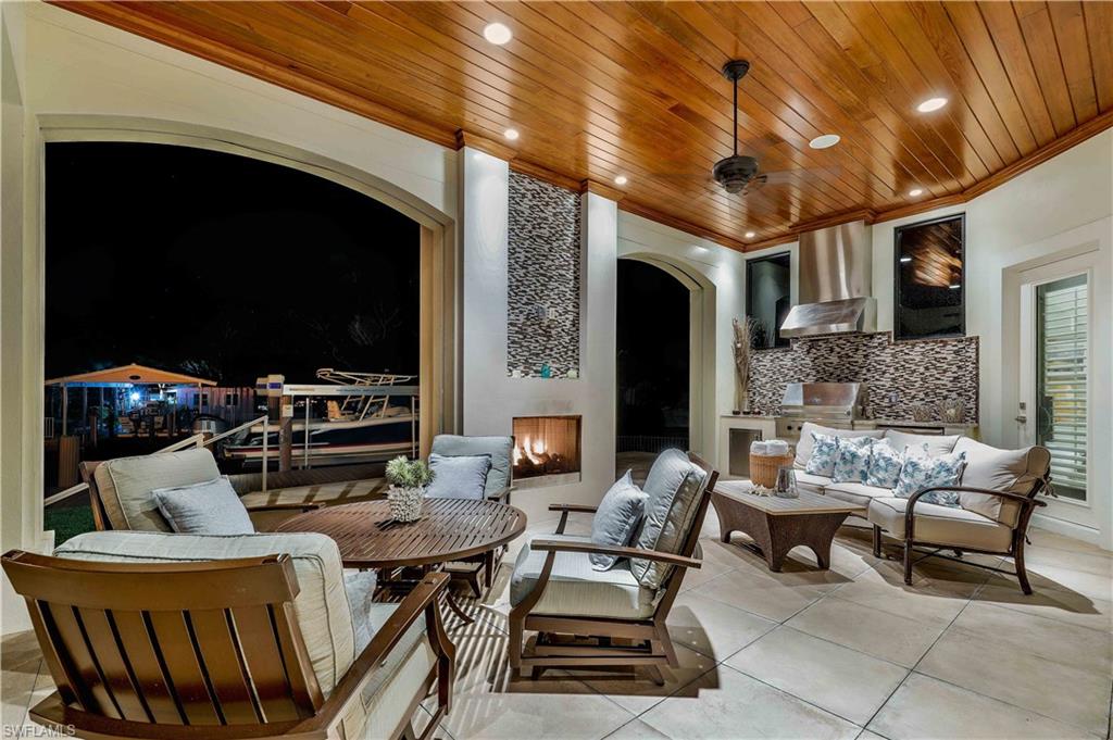 AQUALANE SHORES - Residential