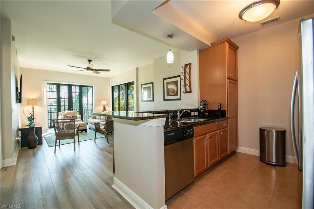 THE RESIDENCES AT COCONUT POINT - Residential Lease