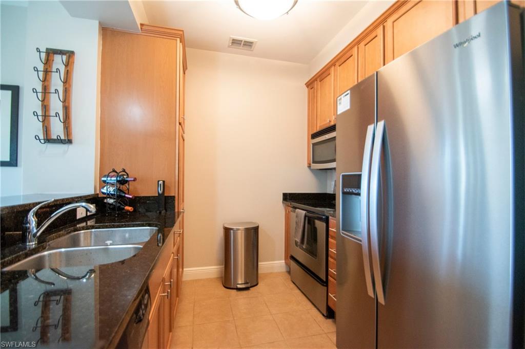 THE RESIDENCES AT COCONUT POINT - Residential Lease