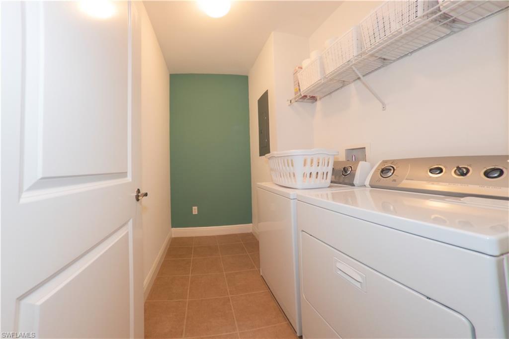 THE RESIDENCES AT COCONUT POINT - Residential Lease