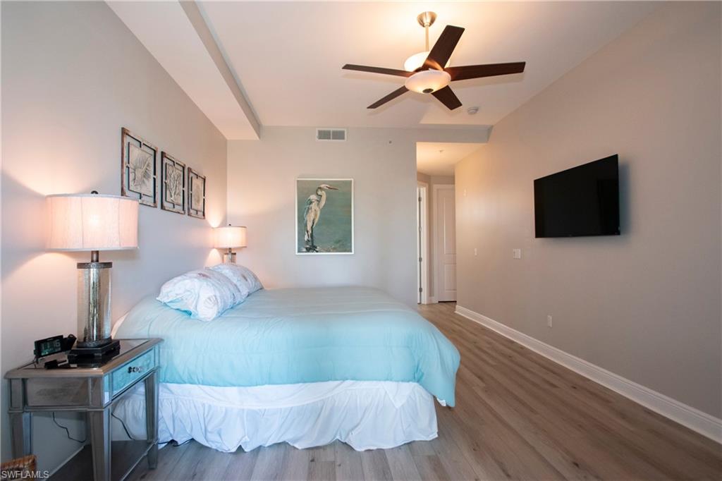 THE RESIDENCES AT COCONUT POINT - Residential Lease