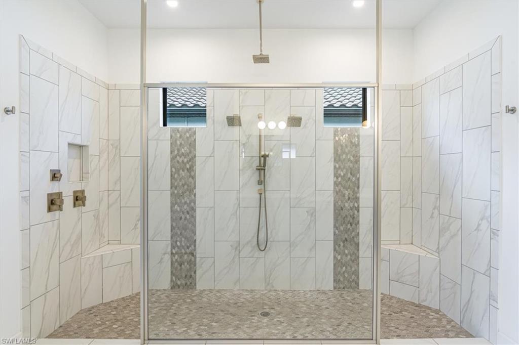 ESPLANADE LAKE CLUB - Residential