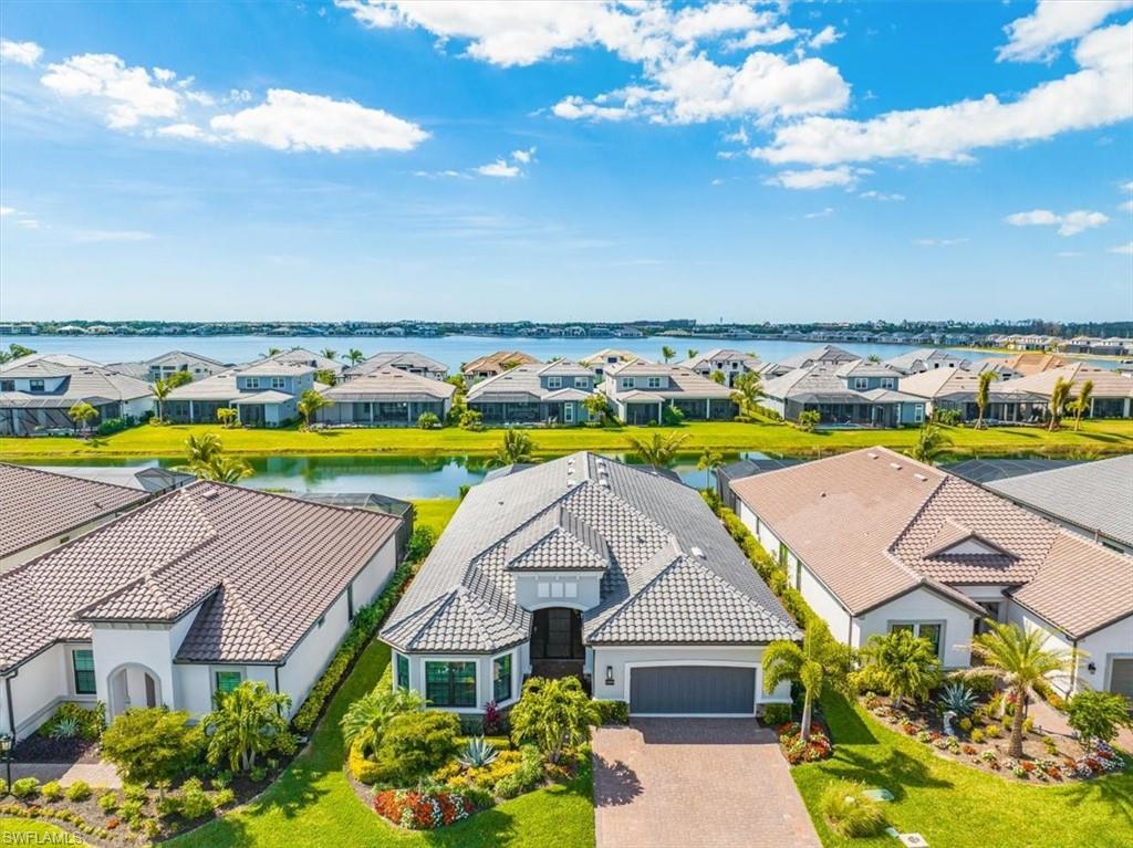 ESPLANADE LAKE CLUB - Residential