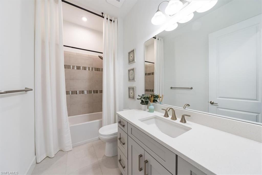 ESPLANADE LAKE CLUB - Residential