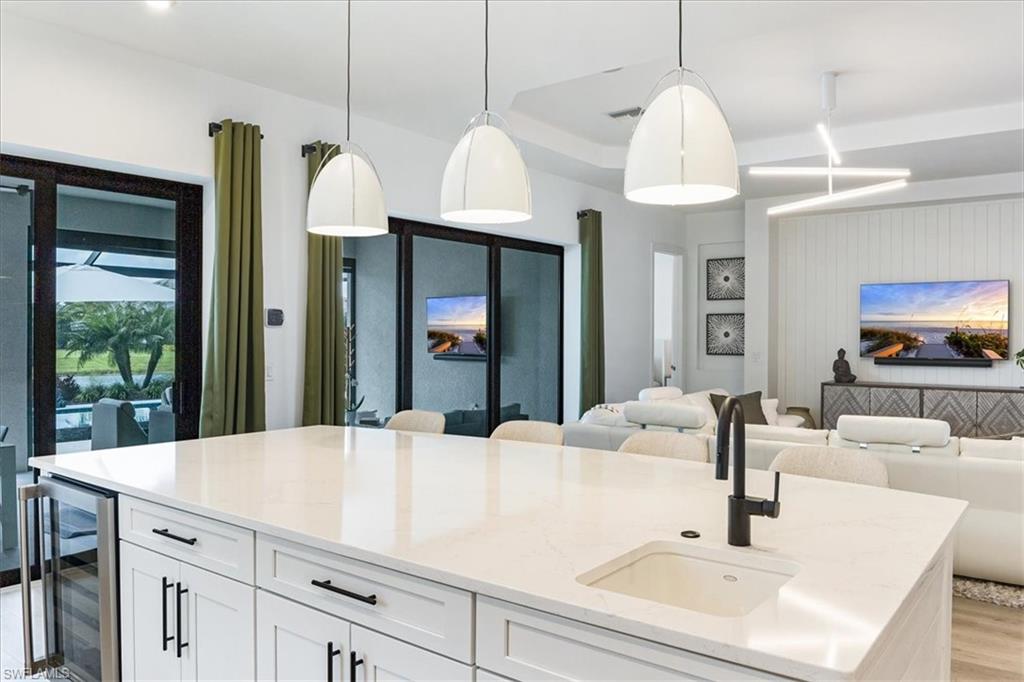 ESPLANADE LAKE CLUB - Residential